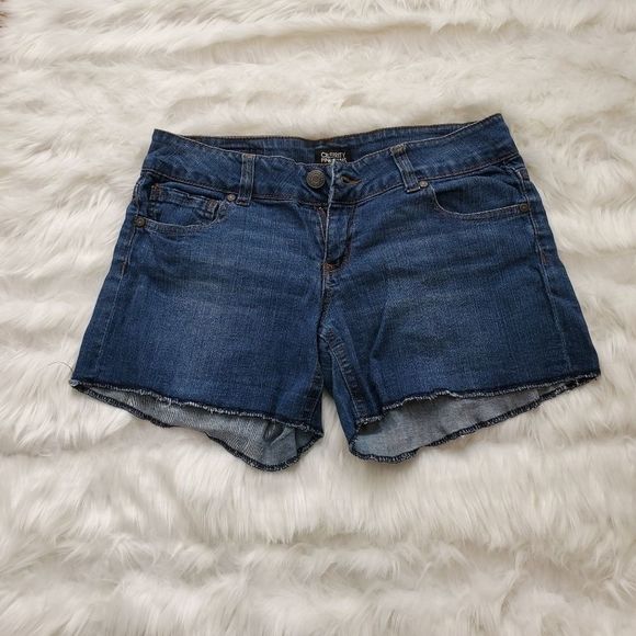 Celebrity Pink Pants - CELEBRITY PINK JEAN SHORTS. SIZE 9